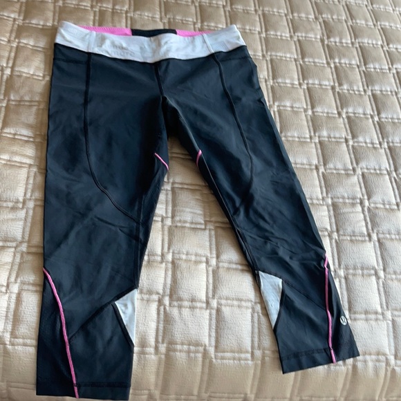 Lululemon Capri - Picture 1 of 5
